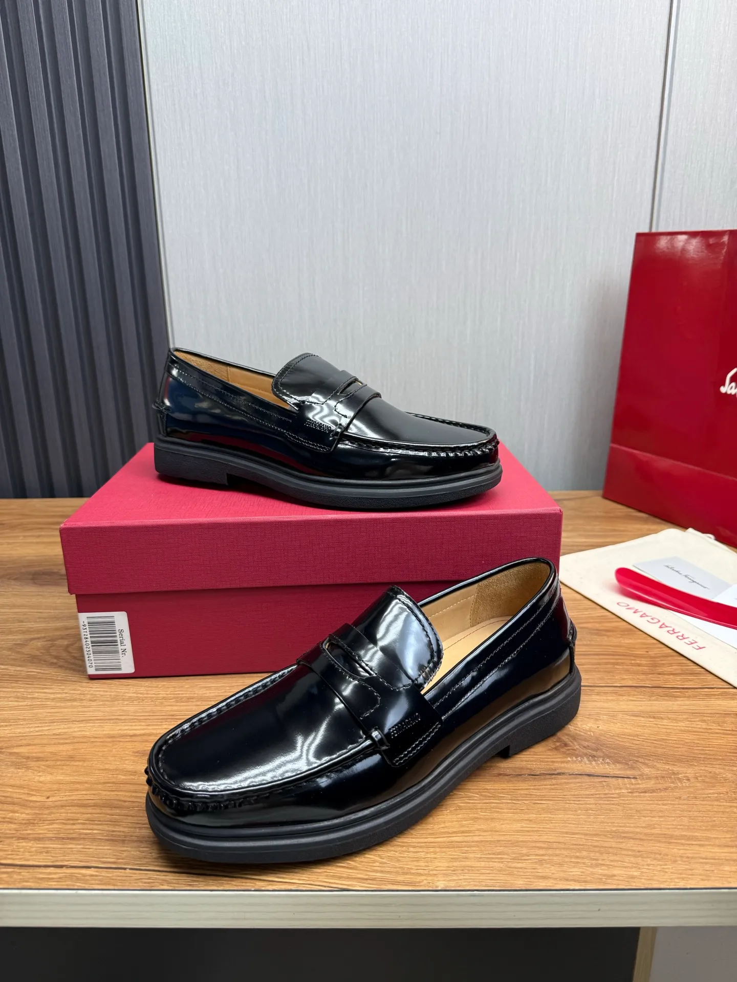 Men's shoes 💰800💰 Ferragamo. [Ferragamo] Men's Loaf leather shoes, the latest hot style, 1:1 original purchase quality, top quality, imported open-edge beaded cowhide leather on the upper, hand-made three-dimensional stitching highlights the round toe design, the inner feet are made of imported cowhide, with original wear-resistant rubber outsole, matching code 39-44, (38, 45 custom-made, non-refundable)